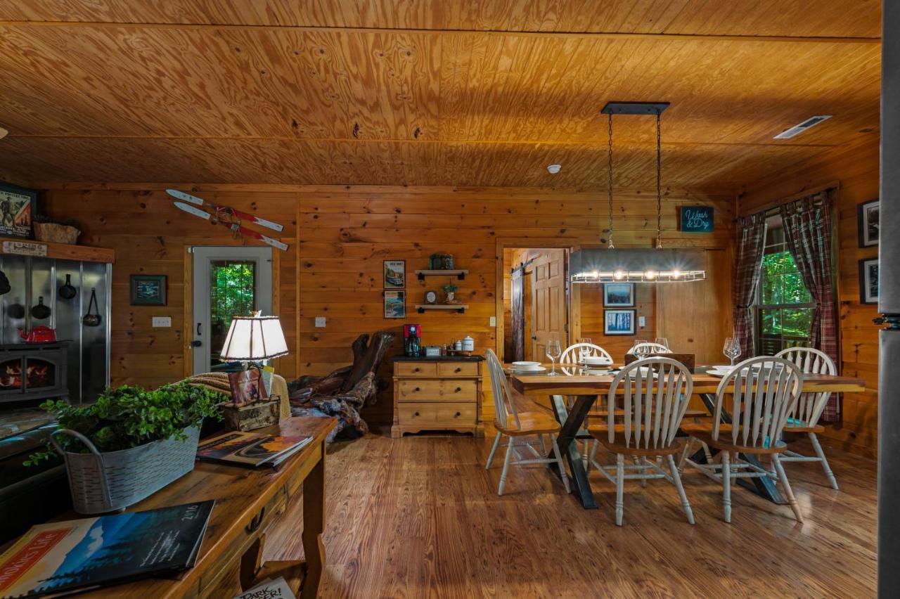 Holiday home Dreamy & Outdoor Oasis! Mins To Nat'l Park! *