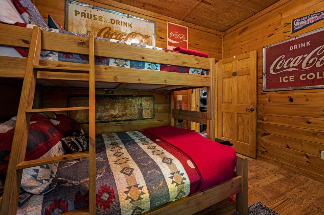 Dreamy & Outdoor Oasis! Mins To Nat'l Park! Holiday home *