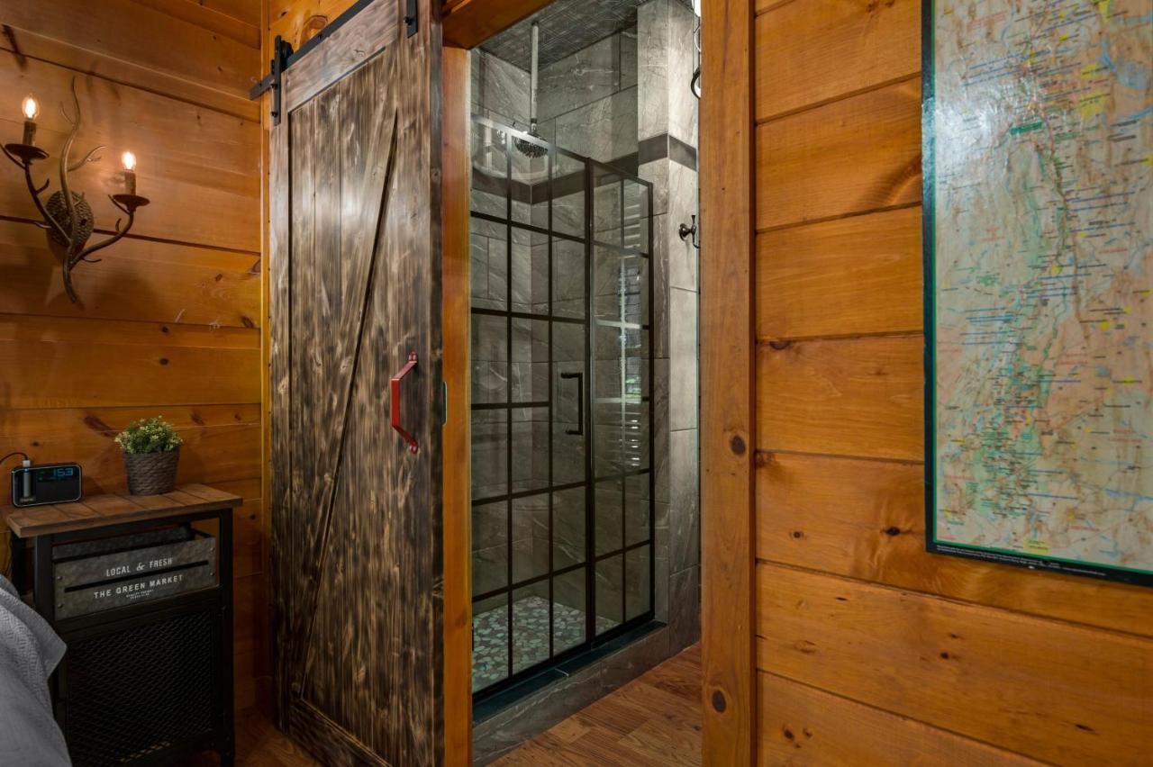 Dreamy & Outdoor Oasis! Mins To Nat'l Park! Holiday home *